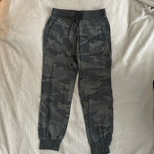 Splendid jogger pants